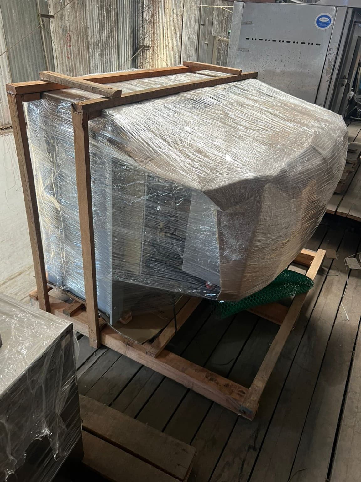 Montaje de equipo frigorífico compacto EFIN 10HP realizado por RDG Refrigeración